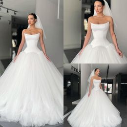 Een lijn strapless jurken voor bruid tule satijnen trouwjurk Vestidos de novia backless moderne ontwerper bruidsjurken ondertekenaar
