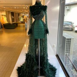 Een luxueuze groene lijnavondjurken Veren Hoge nek lange mouw lovertjes parels prom -jurken op maat gemaakte vestido de novia