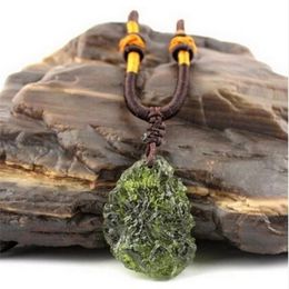 Un pendentif en pierre de cristal d'aérolites vertes Moldavite naturelle, énergie apotropaic4g-6g, lot de corde, collier Unique CX2006308g