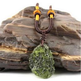 Un pendentif en pierre de cristal d'aérolites vertes Moldavite naturelle, énergie apotropaic4g-6g, lot de corde, collier Unique CX2006303a
