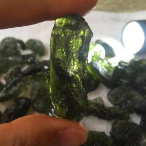 Een natuurlijke Moldaviet groene aerolieten kristallen stenen hanger energie apotropaic4g-6g veel touw Unieke ketting 2103192193
