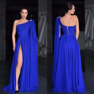 Une robe royale Blue Blue Ligne Prom Spoulchiffon Robe de soirée Split Ruffle Robe Forme Special Ocn Robe