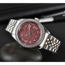 Un original 1 a 1 Top Original Luxury R olax Watch tienda en línea Cuarzo Caja de diamantes Cinco cuentas Serie Log Temperamento clásico de acero inoxidable para hombres con caja de regalo