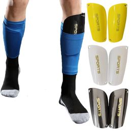 Een set voetbal met dubbele laag Shin Guards Mouwen volwassenen Kinderen voetbalsokken Shin Guard Universal Inserts Match Sheeves Calf Guard 240322