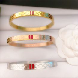 Een set van drie designer armbanden dames merk letter armband 18k verguld titanium roestvrij staal sieraden polsbandje manchet bruiloft minnaar cadeau