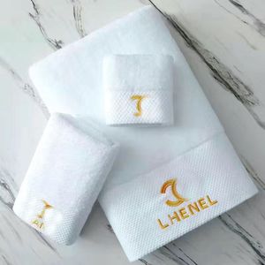 Een set puur katoenen handdoeken Luxe ontwerpers Gezichtshanddoek Badhanddoek Zacht wassen Bad Thuis Absorberende washandjes Letterhanddoeken