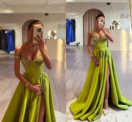 Une robe de bal de ligne verte sexy longue pour les femmes couchage couché à paillettes de sol haut de côté haut divisé anniversaire concours de fête de soirée célébrité