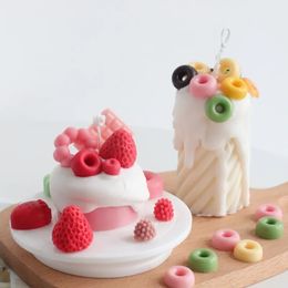 Une variété de gâteaux de douche combinés fruits de la fraise d'amour bricolage aromathérapie bougie décorative en silicone