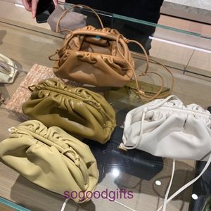 A YD Buideltas Designer Bottegss Handtassen Dames Venetss clutch bags 2023 nieuwe mode gerimpelde cloud tas Yang Mi hetzelfde leer schuine span enkele