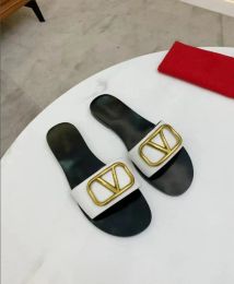 A114 nouveau créateur de mode classique dames sandales Signature Grain cuir élément décoratif pantoufles usine O