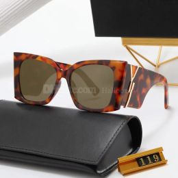 A114 Zonnebril Dames ondertekenaar Klassieke brillen Goggle Outdoor Strandzonnebril voor vrouw Man 7 kleuren Optioneel Driehoekig handtekening Cat Eye met oranje doos