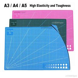 A3 A4 A5 Multifunctionele PVC Cutting Mat Diy Handicraft Art Art Gravure Board Paper Stringkussen Hoge elasticiteit Taaiheid Duurzaam 240430