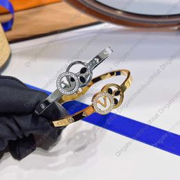 Bracelets à charme A5XZ 18k Gold plaqué haut vendent bracelet en bracelet en acier inoxydable Simple Crystal Designer Lucky Letter Femme Wedding Bangles Gift Jewel