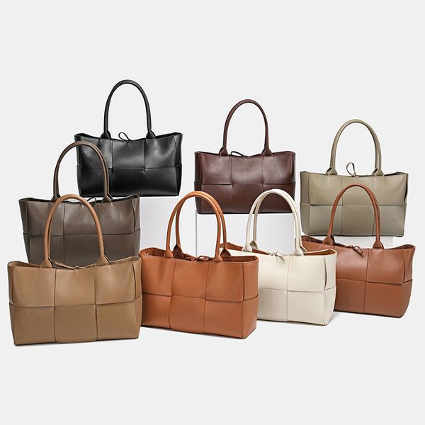 Aa Cm Designer Classic Arco Tote Baguette para mujer Bolsas de mensajero Bolsos cruzados de cuero de vaca trenzado Xxcm