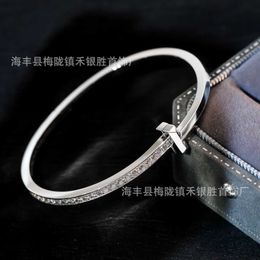 AA Designer Charm Bracelet Bracelet TifanT Love T1 Bracelet Version étroite Processus de sculpture exquis Diamant Double T Boucle Bracelet E2IP