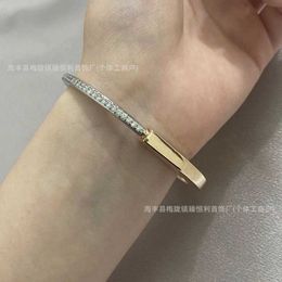 AA Designer Charm Bangle Armband TifanT Love Lock Serie U-vormige Lock Head Hoge Versie Nieuwe Half Diamond Armband Mode Woon-werkverkeer D1PM