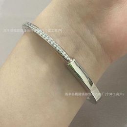 AA Designer Charm Bangle Armband TifanT Love Lock Serie U-vormige Lock Head Hoge Versie Nieuwe Half Diamond Armband Mode Woon-werkverkeer 07PW