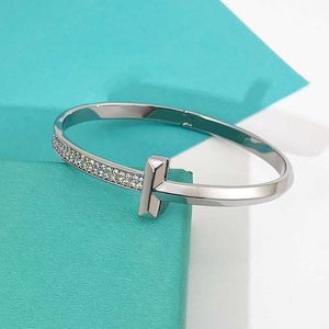 AA Designer Charm Bangle Bracelet TifanT Love V or édition étroite simple rangée semi diamant bracelet de précision boucle bracelet couple bracelet or rose simple X04Y