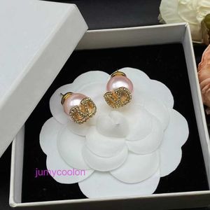 Aa Valeno Top Luxury Designer DeLate Earring Family Family V Lettre Pink Perle Boucles d'oreilles en diamant complet