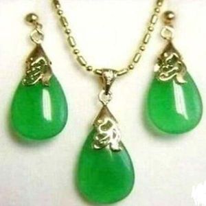 AAA Beautiful Jewelry 18KGP groene jade hanger ketting oorbellen set
