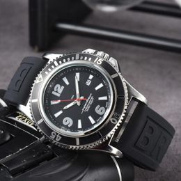 AAA Breitl Wrist Montres pour hommes Navitimer Mens 1884 Montres Three Needles Quartz Watch de haute qualité Top Luxury Brand Clockar Calendar Fu 2180