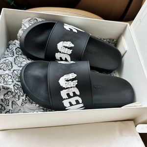 AAA Designer damesglaasjes Mens Slippers Drukkenleren zwarte schoenen mode stereoscopische zomer sandalen strand slipper maat 36-45