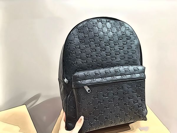 Mochila de alta calidad AAA para mujer, bolso pequeño personalizado de tendencia cruzada con letras de cuero suave de PU en relieve, moda de viaje, 2024