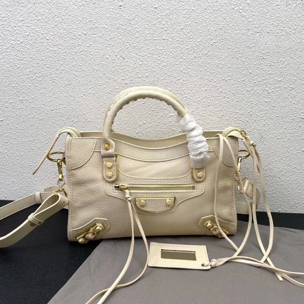 AAA Designer De Luxe En Cuir Véritable Sacs Fourre-Tout Femmes Sac À Main Bandoulière Moto Sac Peau De Chèvre En Cuir De Mode Tendance Dames Poignée Fourre-Tout Avec Miroir Cosmétique 23