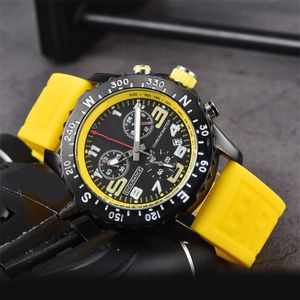 AAA Montres Avenger Luxury Watch Quartz Endurance Mens polshorloge Formele populaire reloj Multi Dial Work Black White Rubber Designer Watch Leisure SB048 Q2
