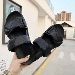 3-- Sandalia de piel de vaca de alta calidad, zapatos planos de Color caramelo, zapatillas de diseñador de ocio para mujer, zapatilla de lujo para exteriores, sandalias de playa cómodas con fondo plano para mujer