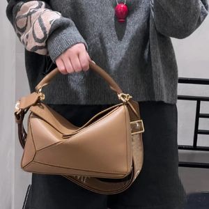 Qualité AAA Sac fourre-tout de luxe en cuir véritable sac à main oreiller sacs à bandoulière masseur bandoulière Loeweebag épissé Espagne sac à main broderie large bandoulière 24 cm