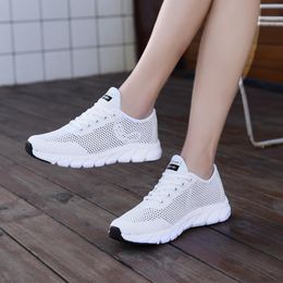 AAA + Kwaliteit Zomer Simple Daily Solid Color Womens Running Schoenen Ademend Mesh Sports Dames Casual Trainers Sneakers Outdoor Jogging Lopen