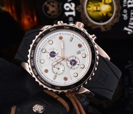 AAA Topmerk Zwart Silicone Quartz Fashion Heren Time Clock Watches Auto Date Men Men Designer Watch Wholesale Male Gifts Polship