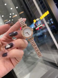 Reloj AAA para mujer Relojes de diseño Movimiento de cuarzo de alta calidad Bisel de diamante Pulsera plateada Dimensión 25,5 mm