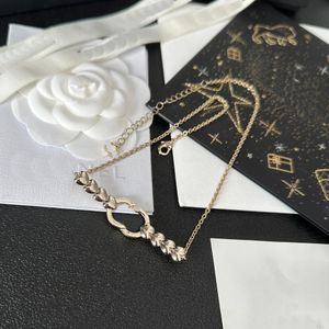 Aaaaa Designer Jewelry Pendant Collier pour femmes Bijoux Matte Gold Fashion Style Colliers Classic Classic Gift Cadeaux Cadeaux de luxe Couptures 47cm