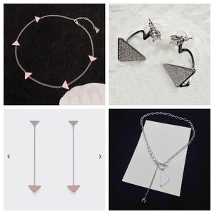 Leuke nieuwjaarsoutfits Dames Choker Designer Ketting Luxe Hanger Oorbellen Mode Voor Heren Dames Driehoek Ketting Sieraden