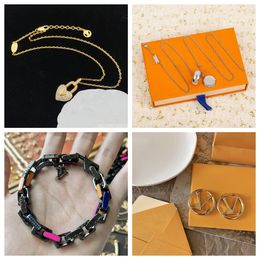 Dernière mode Look Hot-vente Designers Bracelet Colliers initiaux pour femmes filles plaqué délicat superposition lien chaîne collier personnalisé bijoux cadeau