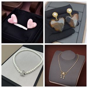 2023 Nueva apariencia de moda Top Venta caliente Diseñador de marca Chapado en oro Nudo de amor Pulseras infinitas Collar Pendientes para mujeres Regalo de confirmación para niñas