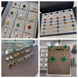 Nueva moda Diseño clásico superior Venta caliente Diseñador de marca Nuevo aspecto Colgante Collar / Brazaletes / Aretes para mujer Joyería de moda Latón chapado en oro 2024