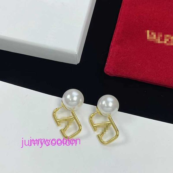 Aavaleno Top Edition Designer Delated Earring New Family V Letter Pearl 925 Silver Needle Earstuds Fashion Fashion Boucles d'oreilles polyvalentes BD