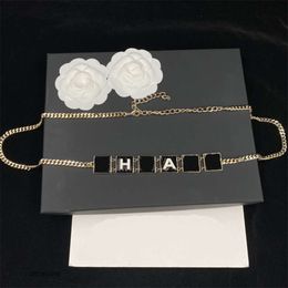 ABC Cinturones Diseñadores Premium Cinturones de cadena para mujer Letra Metal Cinturón de eslabones de diseñador de lujo para mujer Marca Letra clásica Hebilla Cadena de cintura Pretina negra 5A