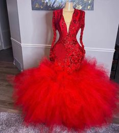 Abendkleider 2023 rouge sirène robes de bal avec manches longues col en v Aso Ebi fille noire volants train robe de soirée