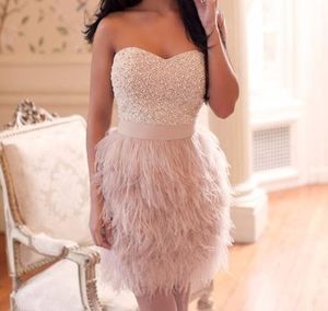 NIEUW BACKless prom -jurken Sweetheart Feather -jurken met pailletten kralen korte jurken voor feestvestidos formatura HY1534