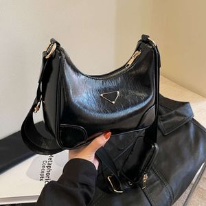 Mujeres capaces y con estilo en primavera, nuevo para mujeres, bolso cruzado simple, bolso de un solo hombro para las axilas 2024 78% de descuento en la tienda al por mayor