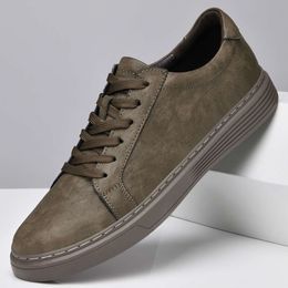 Abnkarwin Brand Men Sneakers en cuir décontracté à planche plate décontractée chaussures de mode classiques printemps automne grand taille 46 47