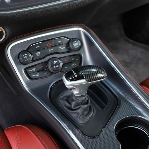 Couvercle de pommeau de levier de vitesse ABS, accessoires de garniture en Fiber de carbone rouge pour Dodge Challenger 2015 UP, accessoires d'intérieur de voiture 183E