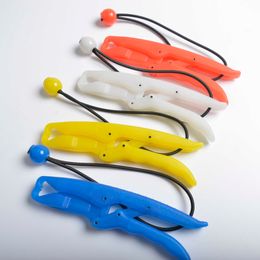 Soporte de labio de pez de plástico ABS, controlador de pinza de labio flotante, alicates de equipo de pesca, agarrador de pesca luminoso para exteriores