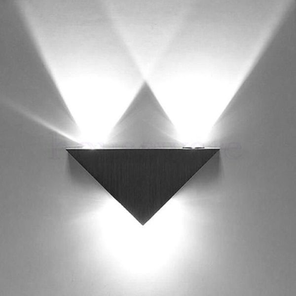 AC85-265V Applique murale moderne en aluminium fixée au mur Triangle conçue 3w Lumière LED blanche froide Décoration Éclairage domestique wx156273z