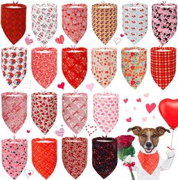 Accessoires 20 Paquets Bandanas pour Chien de la Saint-Valentin Coeur Plaid Triangle Bavoirs Écharpe Foulard réglable Foulard Bandana pour Chiens Chats Animal de Compagnie