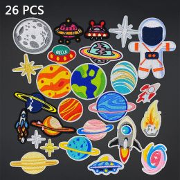 Accessoires 26 %/Lot UFO Astronaut Planet Parch geborduurd ijzer op patches voor kleding Diy Motif Stripes Kledingstickers Aangepaste badges